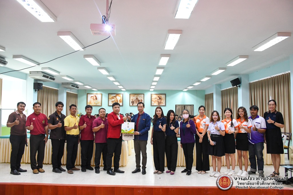 ณะครูและนักศึกษาชั้น ปวส. 2 ทุกแผนกวิชา เข้าร่วมการรับฟังการแนะแนว การศึกษาต่อ