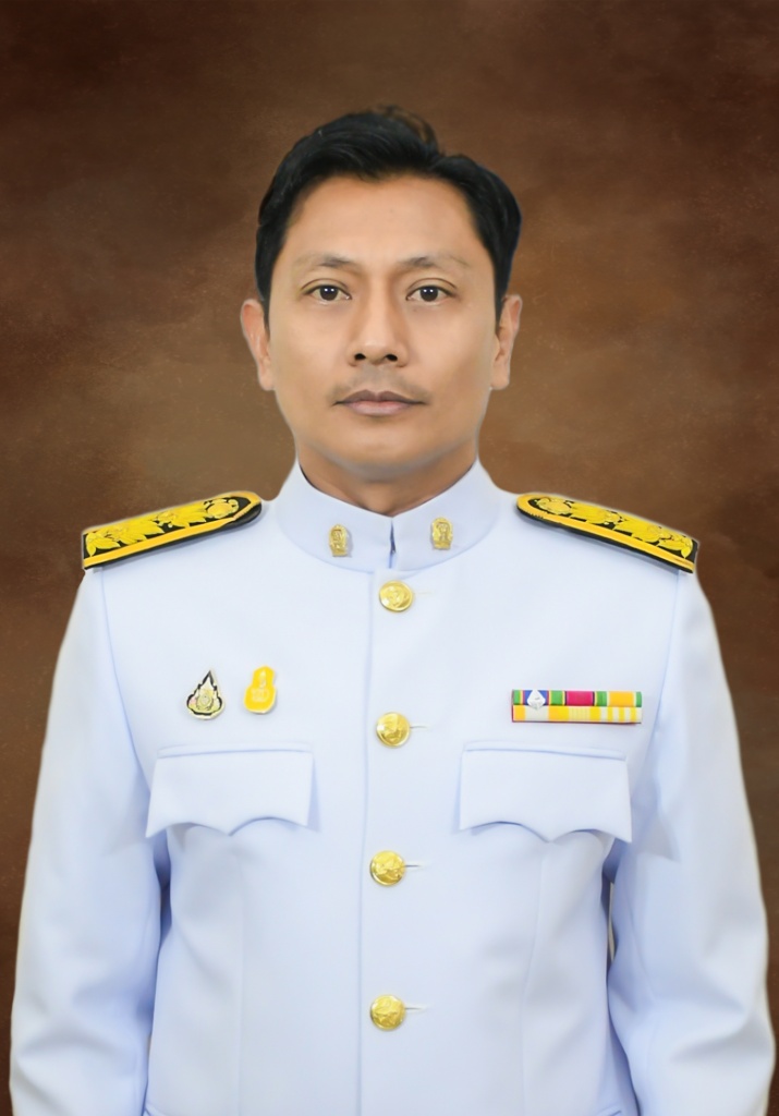 รองหนึ่ง-1-715x1024-1
